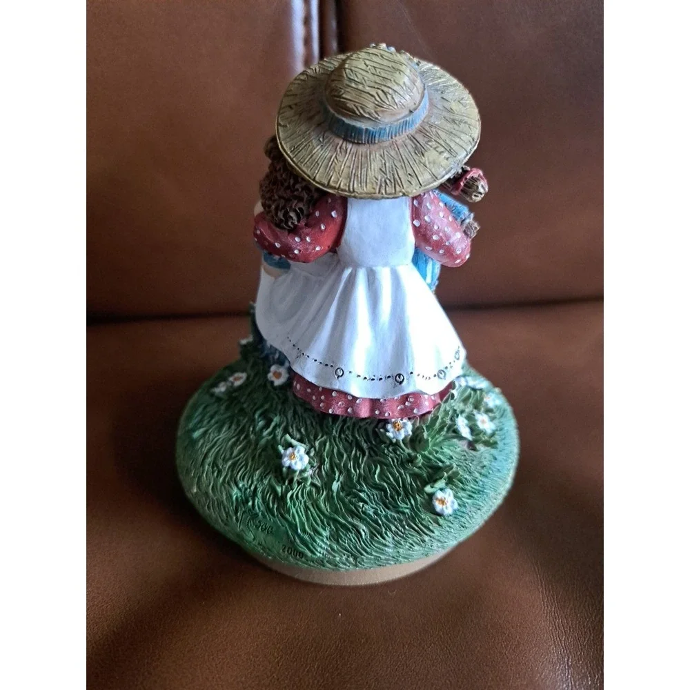 Lang & Wise Candice Cover Top Figurine